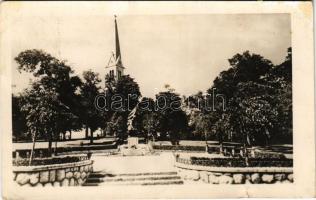 1944 Budapest XII. Svábhegy, Hősök szobra, emlékmű, templom (kis szakadás / small tear)