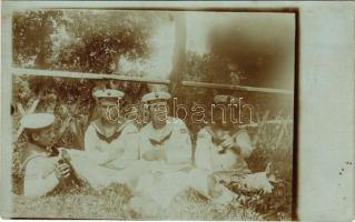 K.u.k. Kriegsmarine SMS Gamma Matrosen / SMS GAMMA cs. és kir. haditengerészeti matrózok a szárazföldön sörözés után / Austro-Hungarian Navy mariners of SMS Gamma on land after drinking beer. photo