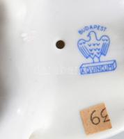 Aquincum ülő lány macskával, terv.: Ősz Szabó Antónia, jelzéssel, minimális kopottsággal, m: 13,5 cm