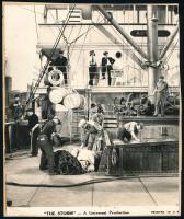 cca 1939 előtt készült ,,The Storm" című amerikai film egy jelenete, 1 db vintage produkciós filmfotó ezüst zselatinos fotópapíron, a használatból eredő (esetleges) kisebb hibákkal, rajzlapra felragasztva, Pánczél György (1920-?) filmtörténész hagyatékából (film- és színházifotó gyűjteményéből), 18,5x15,5 cm