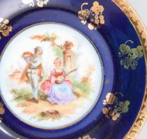 Jlmenau 4 db historizáló jelenetes csésze alátéttel, jelzéssel, kopással, kanállal, m: 6 cm