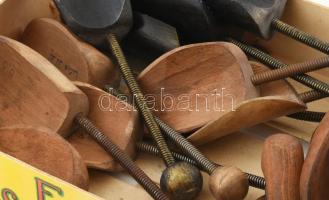 12 darab antik fa sámfa, közte érdekes darabokkal