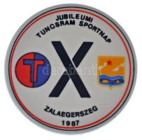 1987. "Jubileumi Tungsram Sportnap Zalaegerszeg 1987" hátoldalán jelzett hollóházi porcelán emlékérem eredeti díszdobozban (62,5mm) T:UNC