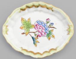 Herendi Viktória mintás porcelán tálka. Kézzel festett, jelzett, minimális kopással 11x9 cm