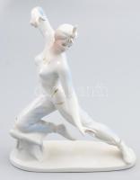 Hollóházi porcelán táncosnő, kézzel festett, jelzett, kopott, m: 24,5 cm