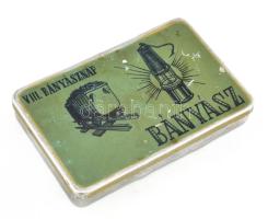 1958 VIII. Bányásznap Bányász cigaretta fémdoboz, Lágymányosi Dohánygyár Budapest, kopottas állapotban, 11x7 cm