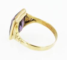 Arany (Au) 14K gyűrűametiszt kővel, jelzés nélkül, méret: 54, bruttó: 2,45 g