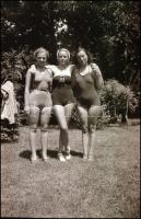 cca 1930 kb. 110 db negatív, utazás, Németország, életképek, fürdőruhás hölgyek stb., 9,5x6 cm körül...