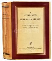 A Companion to Hungarian Studies, The Society of the Hungarian Quarterly, Budapest, 1943, illusztrációkkal és térképekkel, 532 p, kiadói félvászon kötés, kissé sérült kiadói papírborítóval.