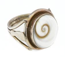 Ezüst(Ag) gyűrű Síva szeme kagylóval, jelzés nélkül, méret: 58, bruttó: 9,15 g