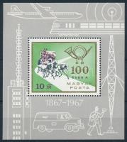 1967 100 éves a magyar bélyeg blokk talpas postás lemezhibával (3.200)