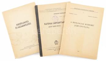 Vegyes katonai vegyvédelmi és biológiai védelemmel kapcsolatos tétel, 3 db:   Fertőtlenítés és gázmentesítés. Bp., 1953., BM és EM. Kiadói papírkötés, foltos.;   Losonczy György: Katonai járványtan. (Általános rész.) &quot;Szolgálati használtra!&quot; Bp., 1953, HM. Kiadói kissé kopott papírkötés.;  A biológiai háború járványtana. Szerk.: Puskás József. Légoltalmi Egészségügyi Kiképzés 6. Bp., 1963,EM. Kiadói papírkötés.