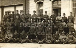 Első világháborús osztrák-magyar katonai laktanya tiszti étkezdéje, csoportkép / WWI K.u.K. military barrack&#039;s officers&#039; eatery, soldiers group photo (Rb)