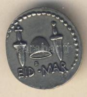 Római Köztársaság M. Iunius Brutus ie.42. Denár utánverete T:2