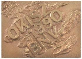 1990. OKISZ 1990 BNV egyoldalas, hátoldalon A BEMUTOTATT KIVÁLÓ TERMÉKÉRT véséssel, öntött bronz plakett, dísztokban (93x128mm) T:AU