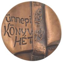 Várhelyi György (1942-) 1979. &quot;Ünnepi Könyvhét 1929-1979&quot; egyoldalas, öntött bronz emlékérem eredeti dísztokban (77mm) T:AU