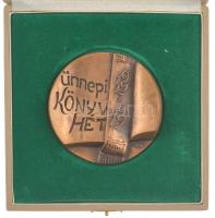 Várhelyi György (1942-) 1979. "Ünnepi Könyvhét 1929-1979" egyoldalas, öntött bronz emlékér...