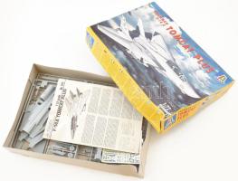 Italeri F-14A Tomcat Plus repülőgép-modell, 1 : 72 méretarány, eredeti dobozában, többnyelvű útmutatóval