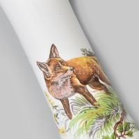 Vadászjelenetekkel díszített porcelán markolat. Jelzéssel, hibátlan, h: 23 cm