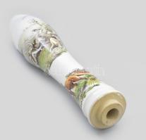 Vadászjelenetekkel díszített porcelán markolat. Jelzéssel, hibátlan, h: 23 cm