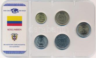 Kolumbia 1995-2005. 20P-500P (5xklf) "A világ pénzei" forgalmi összeállítás fóliatokban, német nyelvű tanúsítvánnyal T:UNC,AU Columbia 1995-2005. 20 Pesos - 500 Pesos (5xdiff) "The money of the world" coin set in foil packing, with certificate in German language C:UNC,AU