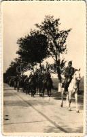 1940 Erdélyi bevonulás, Náray László hadnagy és ütege / Entry of the Hungarian troops in Transylvania, soldiers. photo (EK)