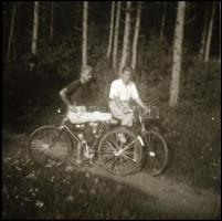 cca 1930-1940 Kerékpárosok, 3 db fotónegatív, 6×6 cm