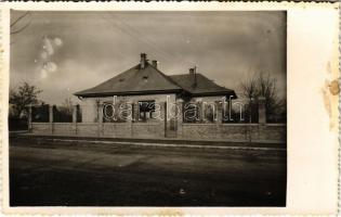 Budapest XI. Albertfalva, ház. Buges Lajosné fotó művészeti műterme, Erzsébet királyné út 27. photo