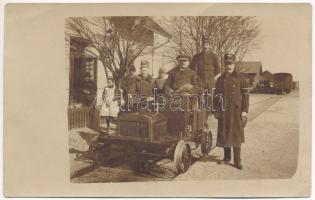 1912 Berhida, vasútállomás, vonat, Majoros Lukács vasutas és társai egy motoros hajtányon. photo (EK)