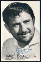 Buddy Hackett (1924-2003) amerikai színész aláírása őt ábrázoló fotón, 14x9 cm