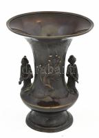 Antik kínai kétfigurás bronz váza, jelzés nélkül, minimális kopottsággal, m: 16,5 cm