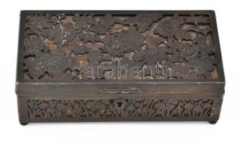 Régi ékszeres doboz, fémszerelék virág díszítéssel, kulcs nélkül, szép állapotban, 18x9x6 cm