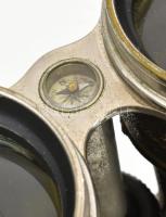 Antik távcső, kis beépített iránytűvel, bőr tokban. Ezüstözött bronz, korának megfelelő szép állapot...