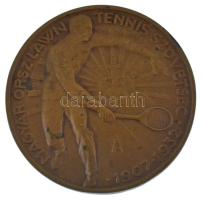 ~1932. "Magyar Országos Lawn Tennis Szövetség 1907-1932" bronz tenisz emlékérem hátoldalán "LUDVIG" gyártói jelzéssel. Szign.: FÁ (?) (58mm) T: XF,VF patina, karc, kis ü., a hátoldalán letört rögzítőpánt nyomok