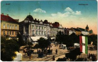 1916 Arad, Andrássy tér, magyar zászló, Aradi Közgazdasági Bank R.T., Csernai Ágoston szállodája, piac. Kerpel Izsó kiadása / square, Hungarian flag, bank, hotel, market (EM)