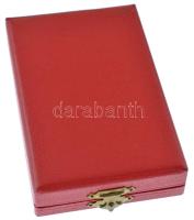 ~1960-1970. "Kiváló Pedagógus" aranyozott, műgyantás fém kitüntetés mellszalagon, miniatűr...