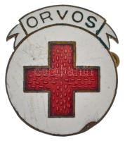 ~1940-1950. &quot;Orvos&quot; vöröskeresztes zománcozott bronz jelvény (26x22mm) T:VF zománchiba