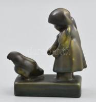 cca 1936, Zsolnay kisplasztika - Kislány tyúkkal. Savmaratott felületén eozin mázzal bevont keménycs...