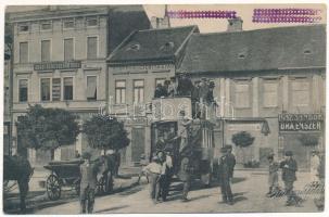 Arad, Szabadság tér, emeletes autóbusz utasokkal tele Neumann M. reklámjával, Igaz Sándor óra és ékszerész üzlete, szappan és gyertyagyár, Aradi Kereskedők Köre. Kerpel Izsó kiadása / square, double decker autobus, shops (EK)