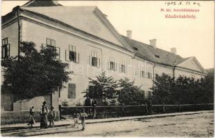 Kézdivásárhely, Targu Secuiesc; M. kir. honvéd laktanya. Turóczi István kiadása / K.u.k. military barracks