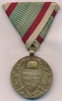 1929. Magyar Háborús Emlékérem kardokkal, sisakkal bronz kitüntetés, eredeti mellszalagon T:XF ü. NMK 418.