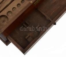 Antik fa gyógyszertári tárolódoboz, fiókkal, sérüléssel, egy belevaló üveggel, 30x21,5x12,5 cm