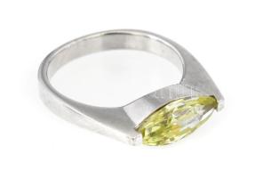 Ezüst(Ag) gyűrű sárga kővel, jelzett, méret: 59, bruttó: 5 g