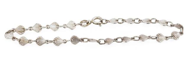 Ezüst(Ag) kagylós karkötő, jelzett, h: 18 cm, nettó: 3,8 g