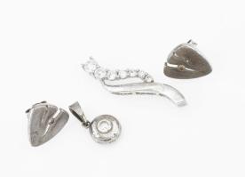 Ezüst(Ag) fülbevalópár és 2 db függő, jelzett, 1,3×1,3 cm, bruttó: 5,5 g