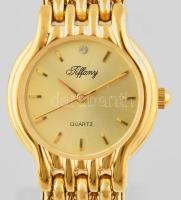 Tiffany svájci quartz karóra, fém szíjjal, 18/23K aranyozott, hátlapján 01618 sorozatszámmal, működik, elemcserére szorul, d: 2,5 cm