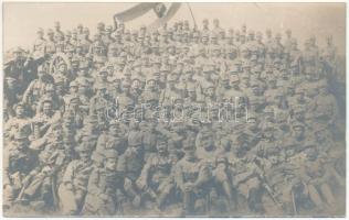 ~1915 Komárom, Komárnó; Osztrák-magyar katonák csoportképe ágyúkkal és zászlóval / WWI K.u.k. military group photo, soldiers with cannons and flag