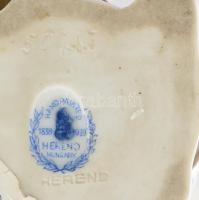 Herendi faágon ülő madár. Jelzéssel, kézzel festett, minimális kopással, m: 24 cm