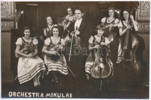 cca 1923/1933 (?) Orchestra Mikulai zenekar fotója olaszországi fellépésekor, a hátoldalon feliratozva, 10x15 cm