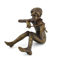 Kutas László (1936-): Zenélő harlekin. Bronz szobor, jelzéssel, hibátlan, m: 12 cm